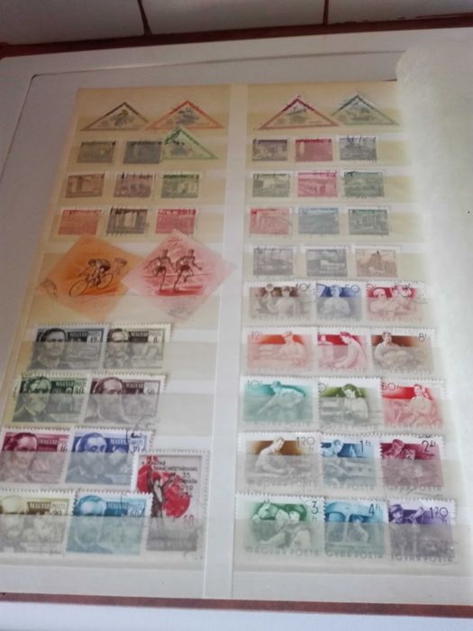 Класьор с марки и стар конски бъкел .