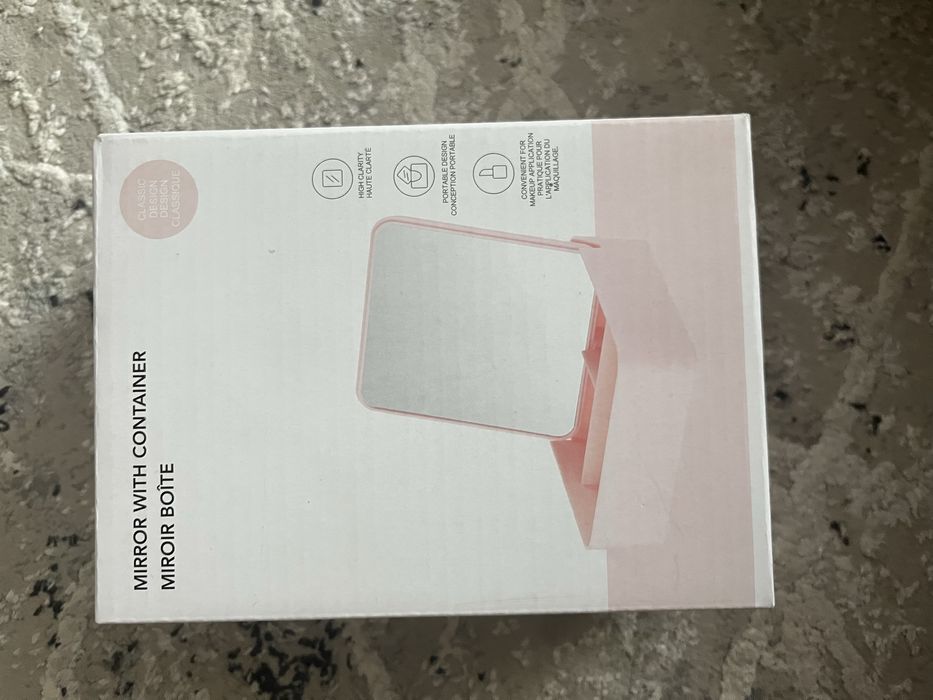 зеркало с ящиками для косметики