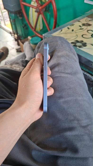 Продам телефон IPhone 14