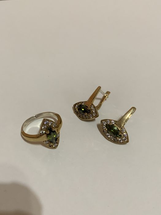 Серебряный набор  новый кольцо + серьги с позолотой 925 пробы