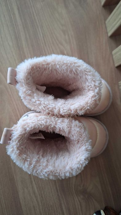 Топли боти за момиче. Размер 26/27. От HM. Използвани.