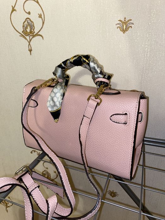 Продаю розовую сумку