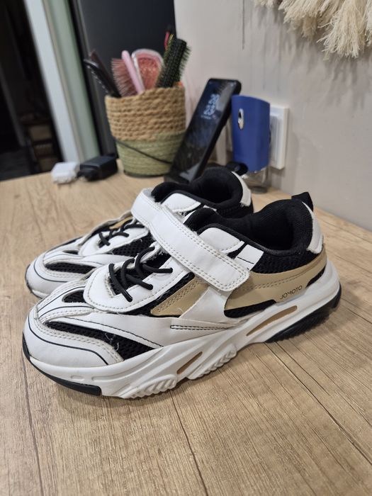 Кросовки на мальчика на весну.