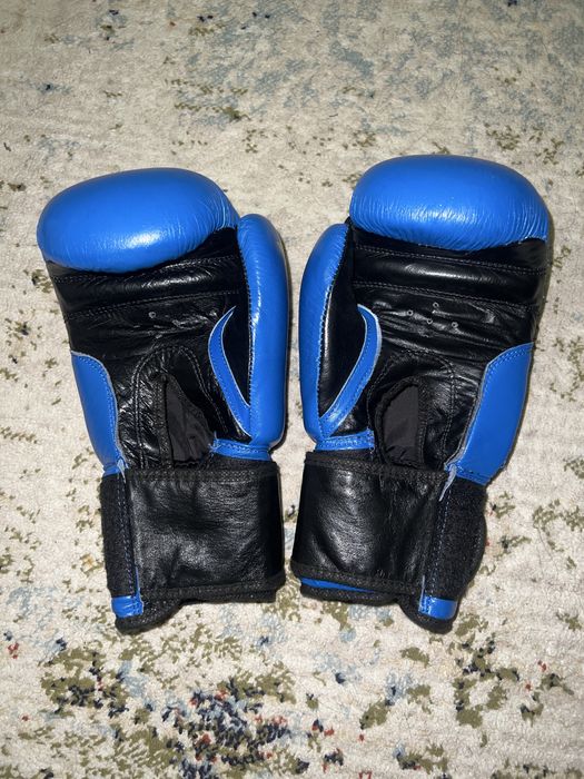 Боксерские перчатки