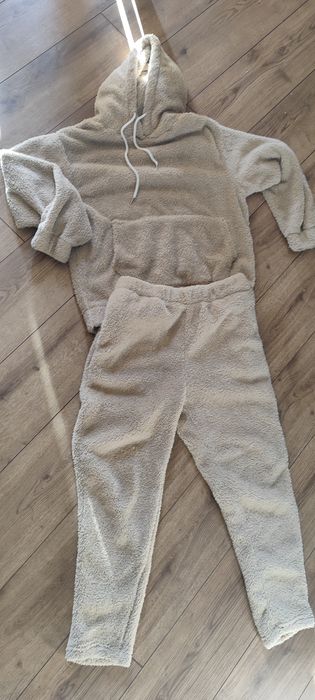 Пухен сет в бежево