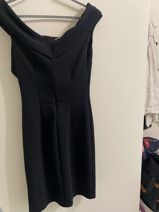 Черна рокля Guess