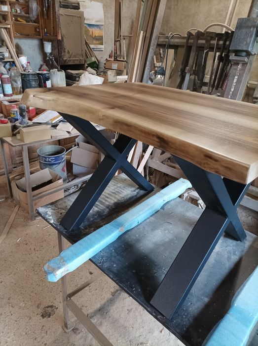 Холна маса от масив орех