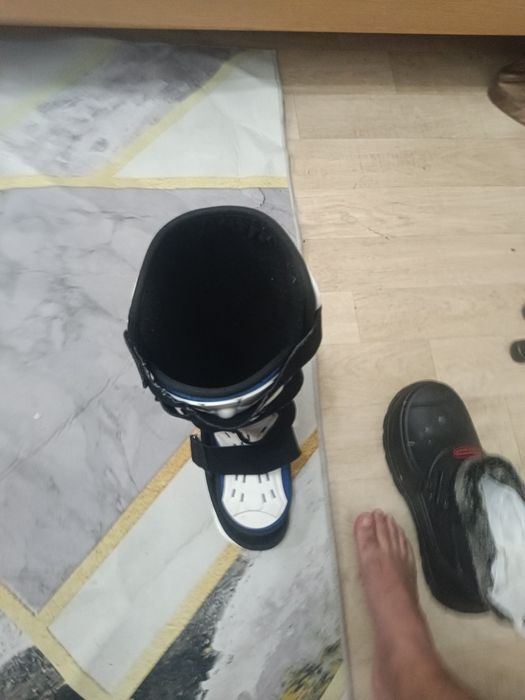 Ортез голиностопны и костыли