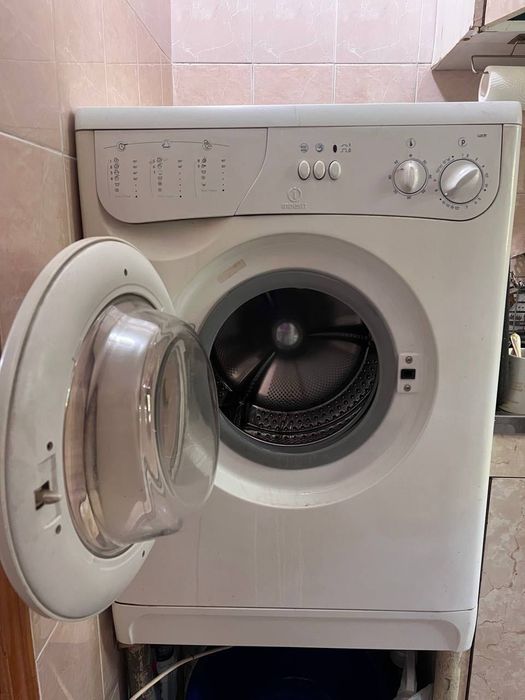 Продается стиральная машина Indesit (Оригинальная итальянская версия)