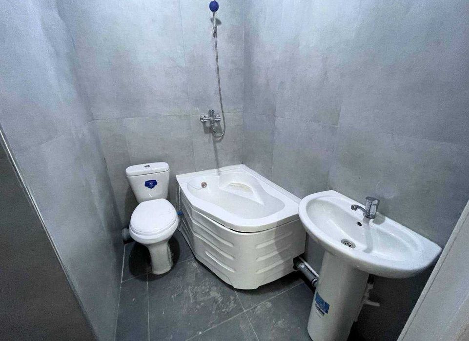 ЖК Assalom Sohil ул.Фаргона Йули УзБум 2-комн 8/15 49 м² ремонт