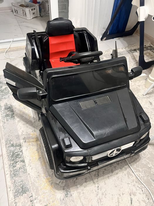 Машинка детская большая в черном цвете