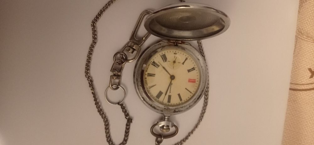 Предлагам джобни часовници"Молния","TCH","Gorben"