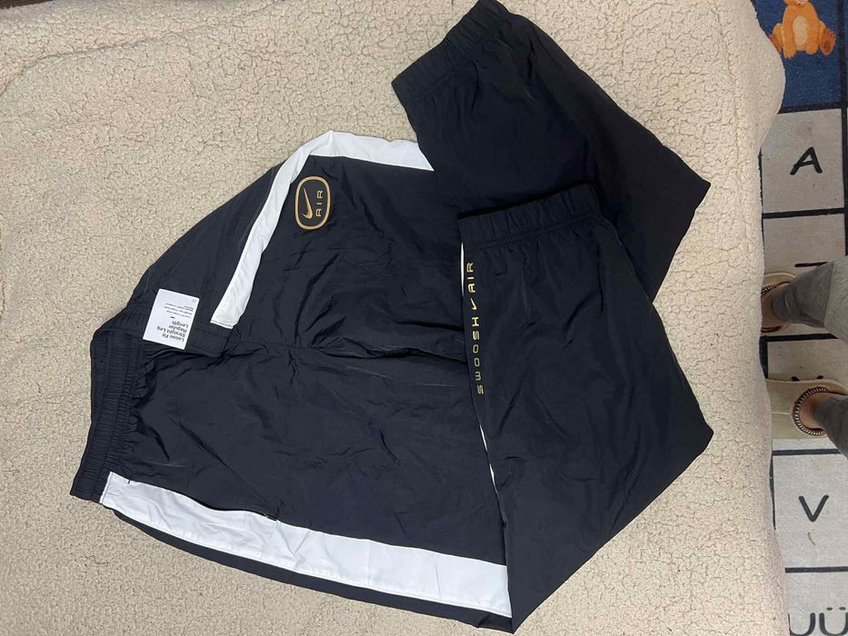 Trening nou marinea M,este nou cu eticheta ,cumparat un cadou neoferit