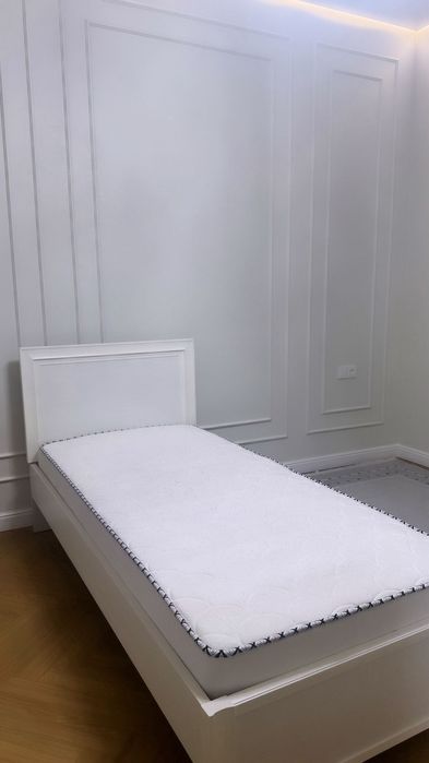 Продам кровать с матрасом