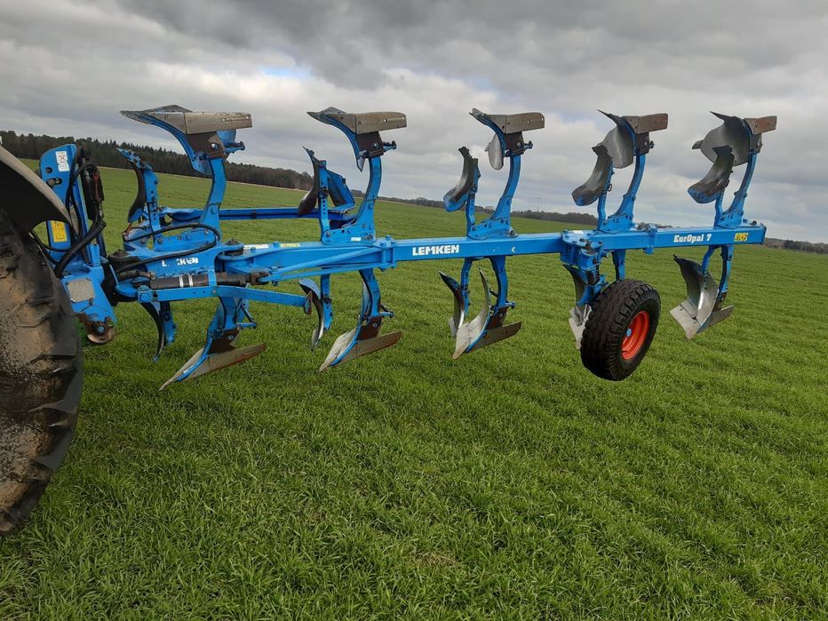 Lemken Europal 7 Claas Arion, Case Puma Belarus tortadi