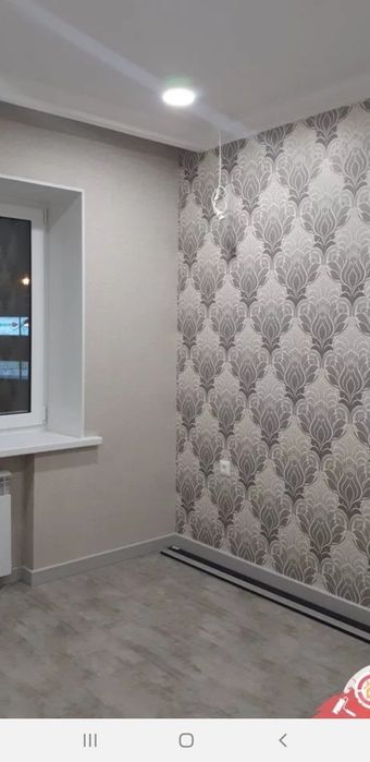 Поклейка обоев .