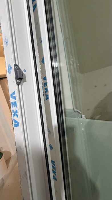 Пластиковые окна с дверью Veka
