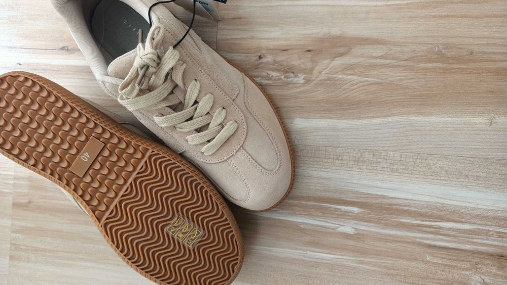 Adidași din piele mărimea 40