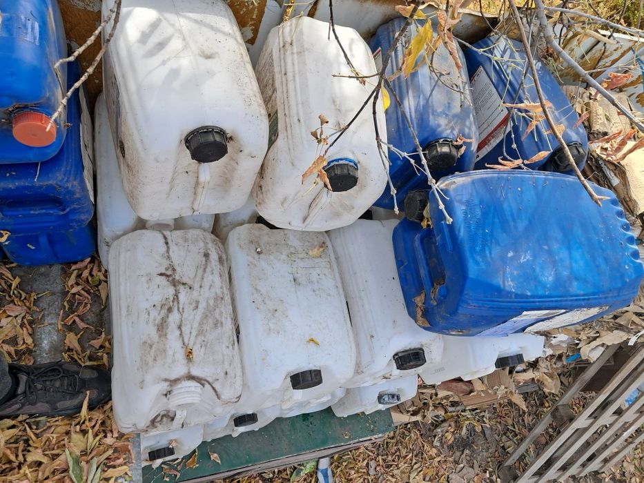 Прадаю конистра 10л.20л.35л