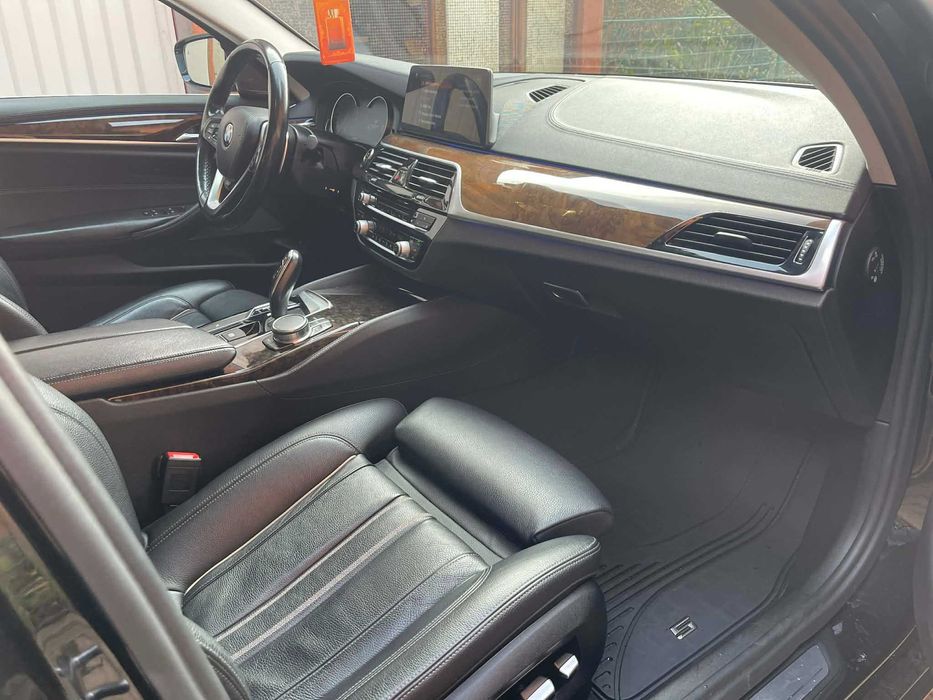 Vand BMW 540i xDrive pret 25.750 Euro