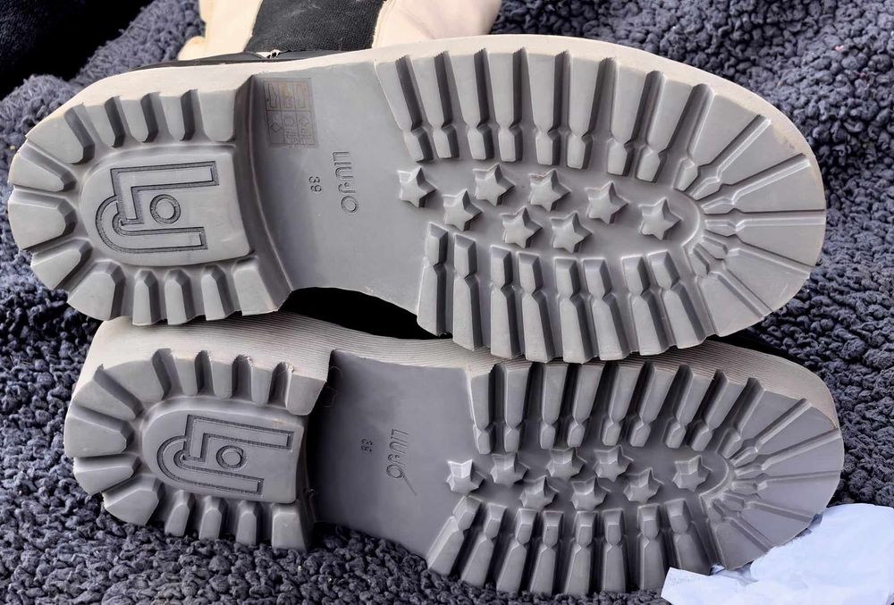 Liu Jo оригинални дамски боти челси еко кожа 39 номер