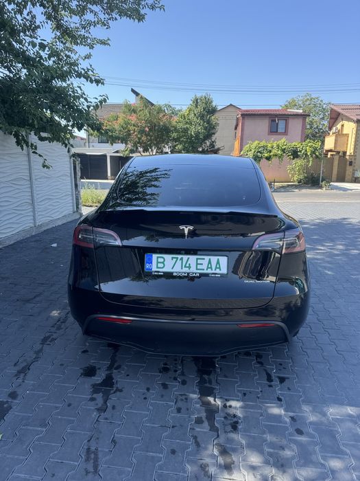 TESLA Model Y 2024 — imagine 4