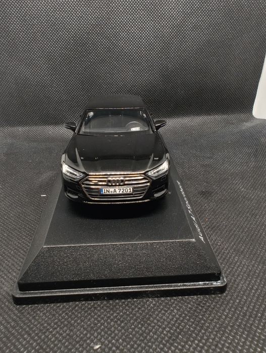 Machetă Audi A7 Sportback Negru 1:43 – iScale (Model de Reprezentanță), cu Plexiglas