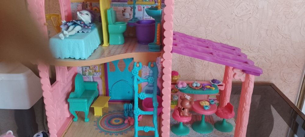Домик с куклами инчантималс