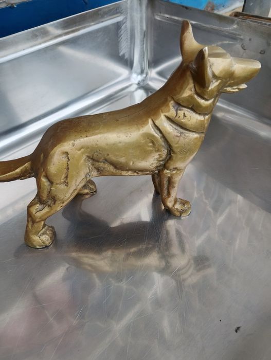 Бронзова статуя Куче