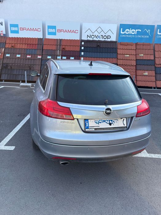 Vând Opel Insignia
