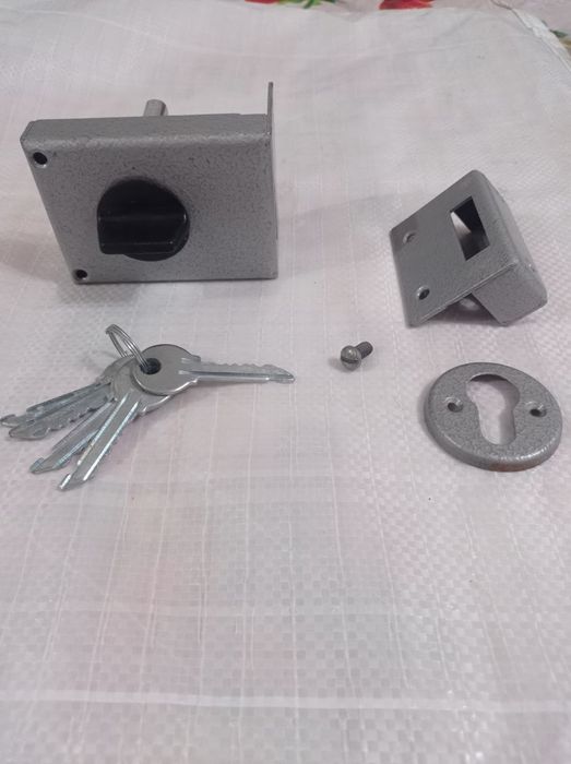Продам замки накладные новые