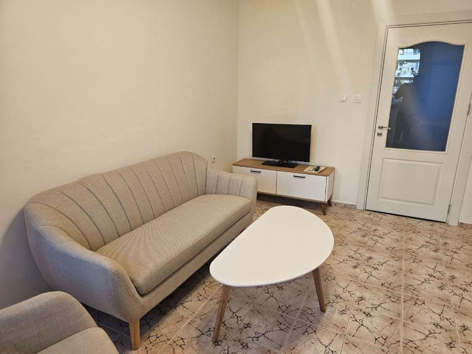 Дава се под наем Тристаен апартамент в Варна, Спортна зала - 90 кв.м за 698.19 € - Снимка #1