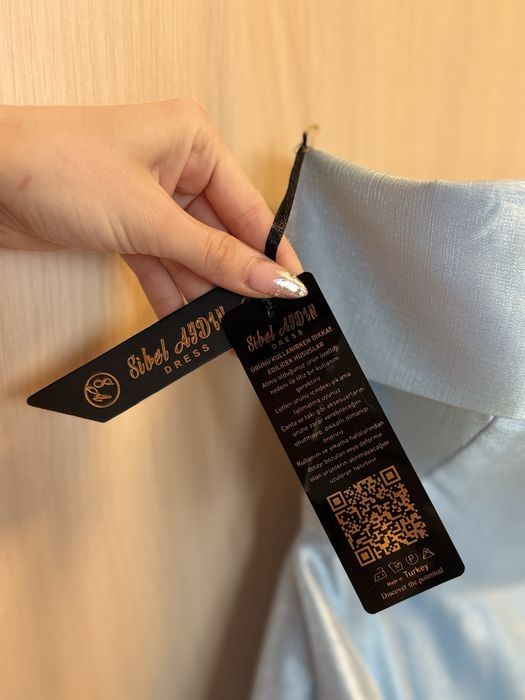 Продавам синя елегантна бална рокля