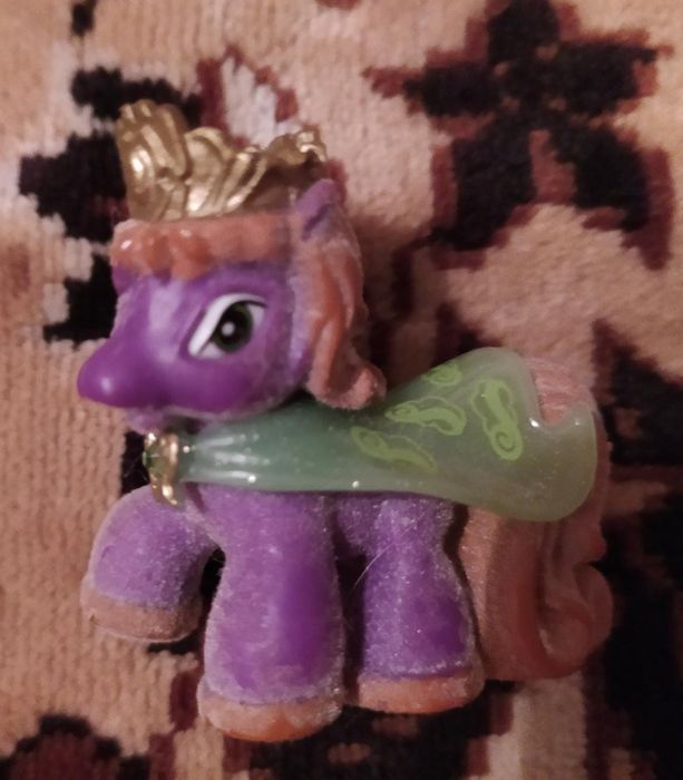 Продам   маленьких и средних пони