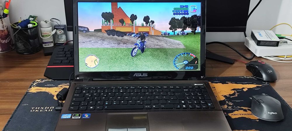 Vand laptop i3 perfect functional cu 9 jocuri instalate