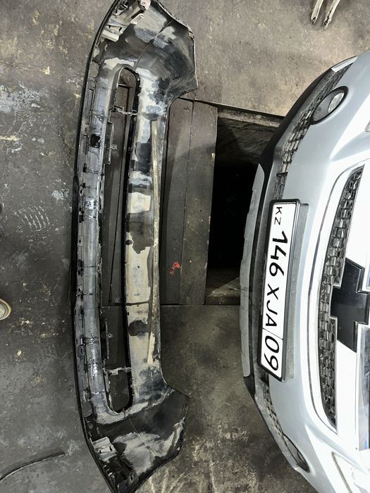 Передний бампер на Е39 оригинал