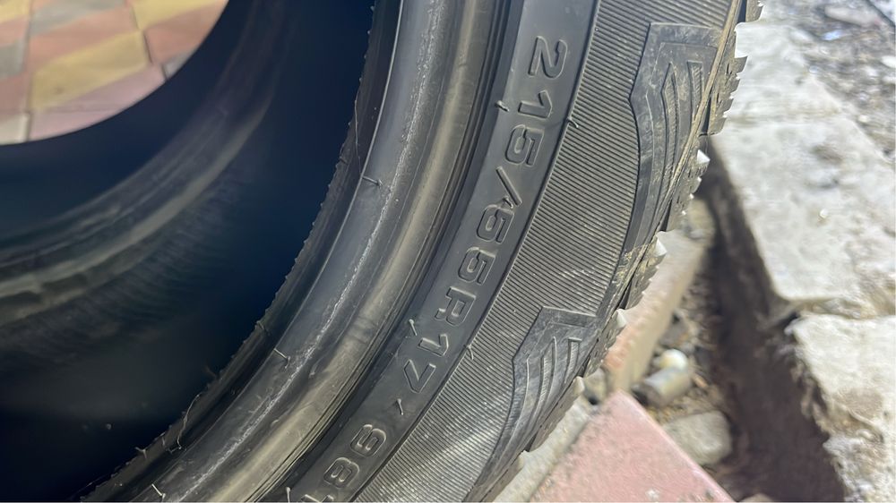 Продам шины 215/55/17