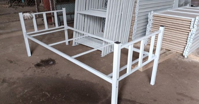 Металлический кровать