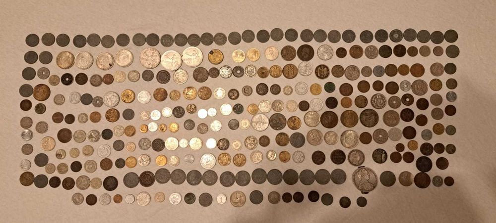 Vand sau schimb Colectie 277 monede si 72 de bancnote