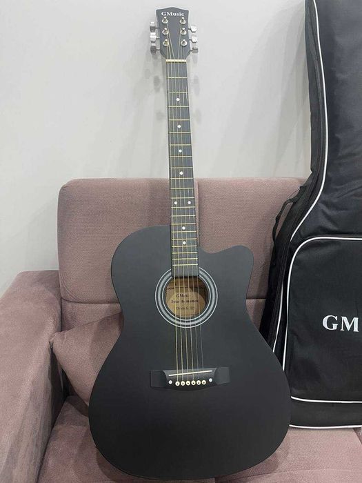 Акустическая гитара, струны, тюнер, капо