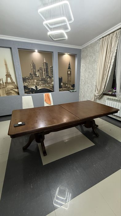 Стол обеденный продаю