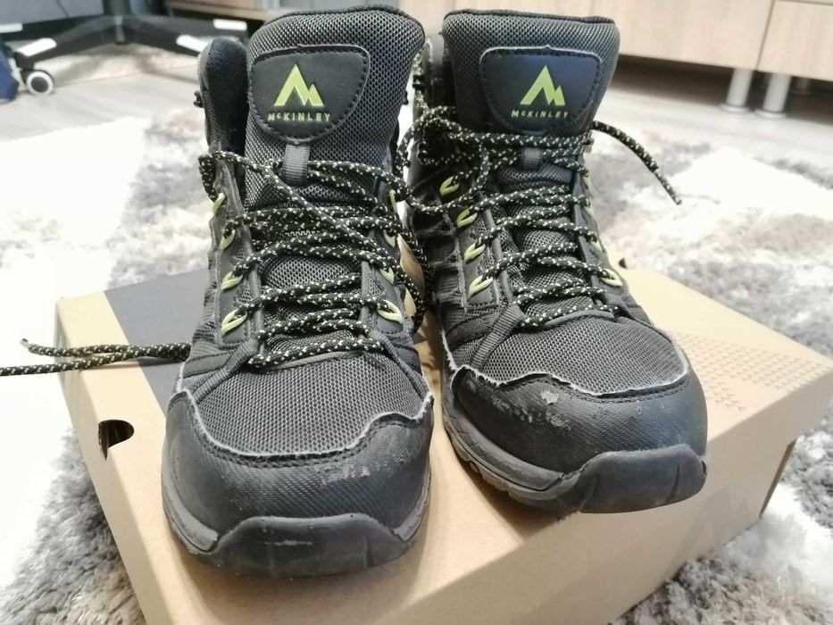 Vând bocanci Mc Kindley