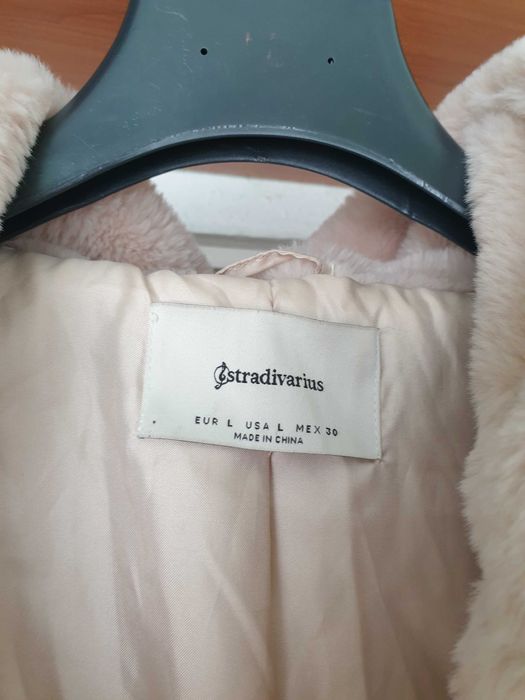 Бяло яке с качулка Stradivarius