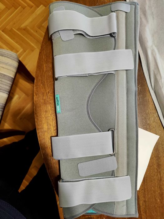 Ортопедична наколенки (за обездвижване на става - колянна)