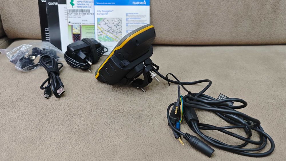 GPS Навигация Garmin Montana 600 със зареждаща стойка RAM монтаж