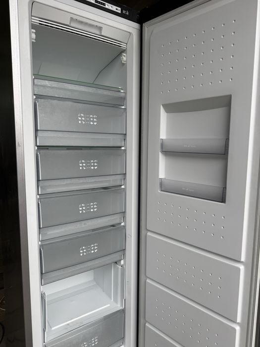 Морозильник стоящий