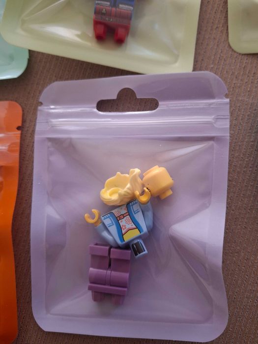 оригиниални минифигурки Лего LEGO® Minifigures за картонена торта/колекциониране/подарък