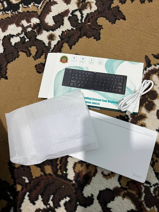 Bluts klaviatura. Kompaktniy va qimmatbaxo. Olib yurishga qulay. 2 ta