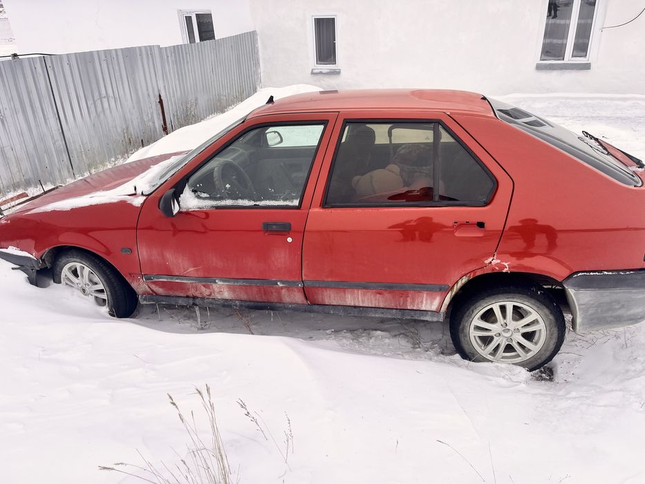 Продаю машину рено