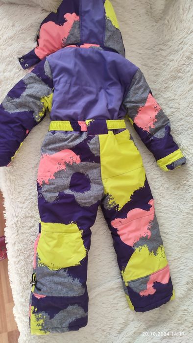 Продам детский зимний комбинезон для девочки